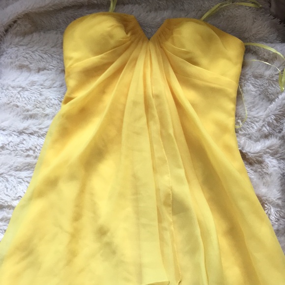 La Femme Dresses & Skirts - LA Femme gorgeous yellow dress